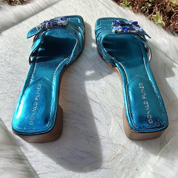 Donald Pliner Bettamy Bejeweled Leather Turquoise Slides Slip-On Sandals Size 9 - Picture 9 of 16